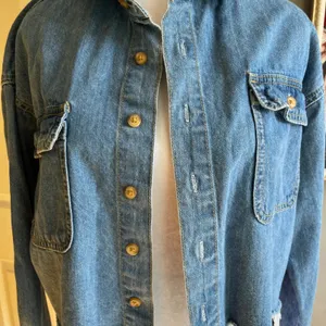 Forever 21 Cropped Jean Jacket with Buttons lightweight distressed Medium thumbnail 2