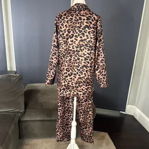 Women’s Lightweight Leopard Print 2 Piece Pant Suit Set Size M NEW thumbnail 4