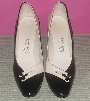Vintage De Liso 2.5 inch Black and white Heels size 8 thumbnail 1