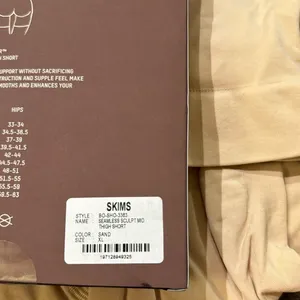SKIMS New Shapewear Shorts MID THIGH‎ SHORT thumbnail 5