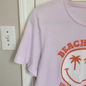 Tee Territory Beach More Worry Less Short Sleeve Tee in Light Pink & Orange thumbnail 7
