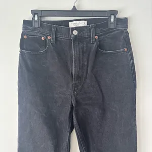 Abercrombie & Fitch The 90s Straight Ultra High Rise Black Denim Jeans thumbnail 2