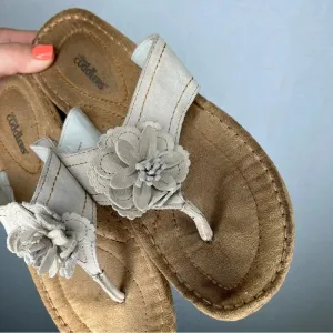 Cobbie‎ Cuddlers | Floral Thong Flip Flops 9W Tan Heeled thumbnail 3