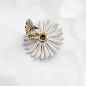 Vintage Clip On Earrings 1" Large Daisy Flower - Floral Whimsical Summer Theme thumbnail 8