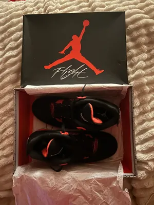 Jordan 4 black and red trainers thumbnail 2