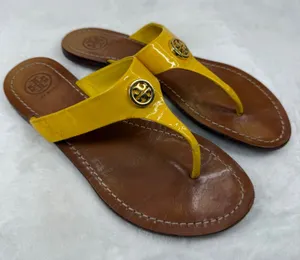 Tory Burch Miller Thong Sandals Yellow Patent Leather Gold Logo Medallion‎ 6M thumbnail 1