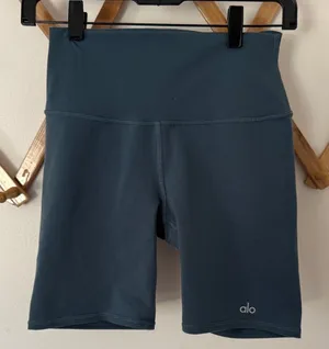 ALO Yoga Women's Blue Bike Shorts Size XSmall thumbnail 1