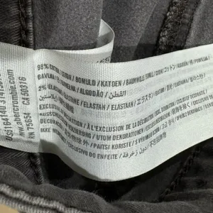 Abercrombie and Fitch Grey Skinny Jeans Women’s 6/28 thumbnail 4
