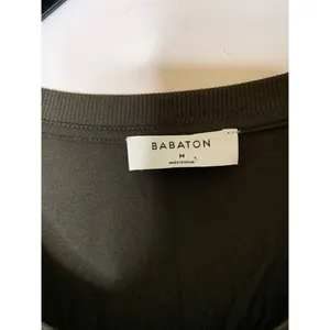 Aritzia Babaton Norris t shirt tuscan olive green long sleeve top medium NEW thumbnail 3
