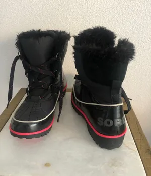 Back And Pink Ankle Boots thumbnail 1