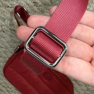 Lululemon Wunder Puff Crossbody Camera Bag 2L in Vintage Rose Crossbody Purse thumbnail 15