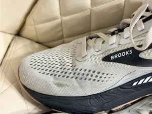 Brooks Adrenaline GTS 23 size 8.5 wide with Hoka insoles thumbnail 5