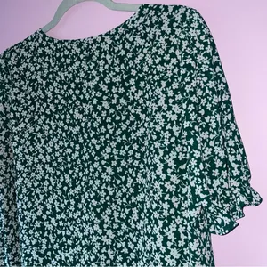 J. Crew Size M Green Ditsy Floral Top Short Sleeve Blouse thumbnail 7