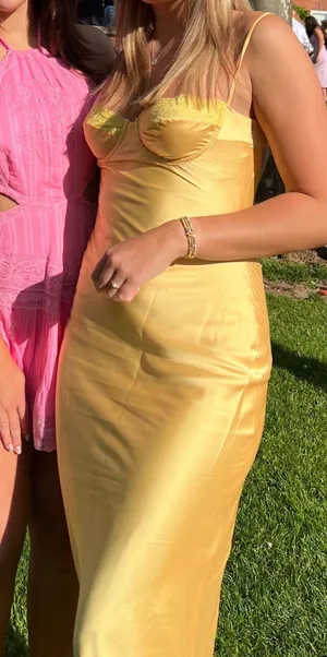 Yellow dress  thumbnail 1