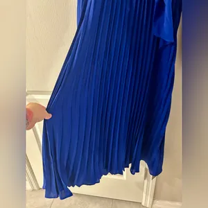 NWT Elegant Blue Long Sleeve Dress Size Medium thumbnail 4