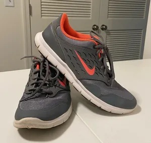 Women's Nike gray & coral sneakers‎ — size 9.5 thumbnail 1