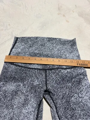 Lululemon gray comfy patterned leggings 6 thumbnail 5