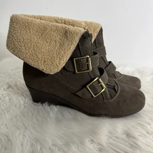 A2 Aerosoles Music Tor Ankle Suede Wedge Boots Brown Wedge Ankle Boots Size 9 thumbnail 7