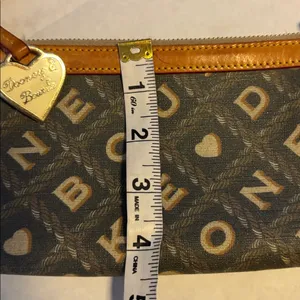 Dooney& Bourke Signature Coated Wristlet Clutch Tan And Light Black Cream Color thumbnail 8