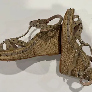 Vince Camuto Spiked, Tan, Patent Leather, Wedge Heels -‎ Size 7.5 thumbnail 4