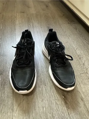 Nike Women’s Black and White Athletic Sneakers thumbnail 6