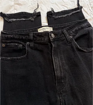 Abercrombie Mom High-Rise Black Jeans Curve Love thumbnail 4