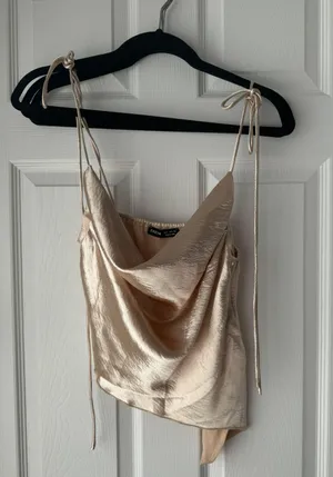 SHEIN Gold Top thumbnail 1