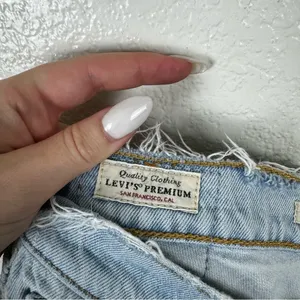 Levi's Wedgie Straight Light Wash Distressed Jeans Cotton Blend Size 24 thumbnail 5