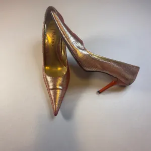 J. Renee Bolero Pumps 7.5 Womens Gold Red Metallic Snakeskin Pointed Toe Heels thumbnail 4