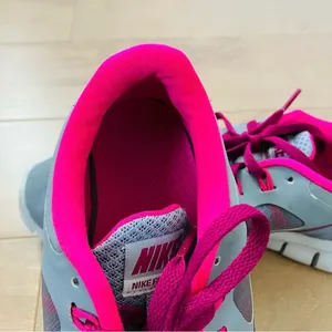 Nike Free Run 5.0 Gray Pink Athletic Shoes Running Sneaker Tennis Shoe 7 thumbnail 5