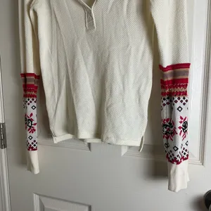 We The Free Cream Top with Red Patterned Sleeves Size XSMALL thumbnail 7
