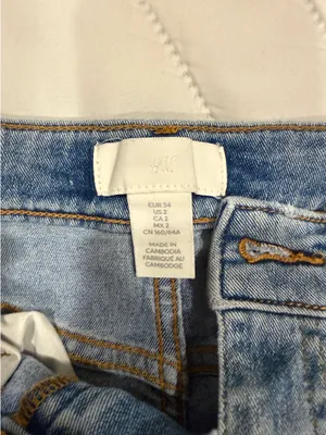 h&m shorts thumbnail 2