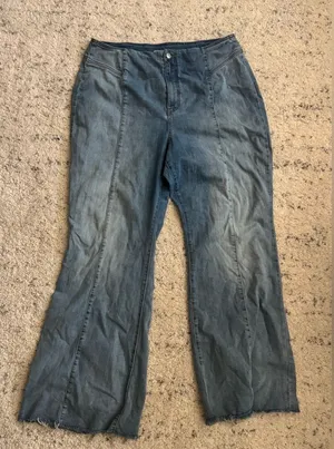 Free People‎ Curvy Flared Jeans Sz 34 Light Wash Raw Hem Plus Size Stretch thumbnail 1