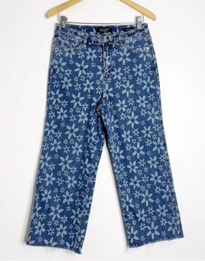 Judy Blue Wide Crop Floral Jeans Size 9/29 Daisy Daze JB88772MD Raw Hem thumbnail 1