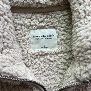 Abercrombie & Fitch Women's Cream and White Sweatshirt thumbnail 3