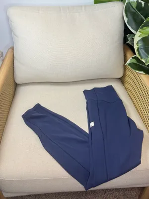 Vuori AllTheForm Pocket Leggings Size medium thumbnail 4