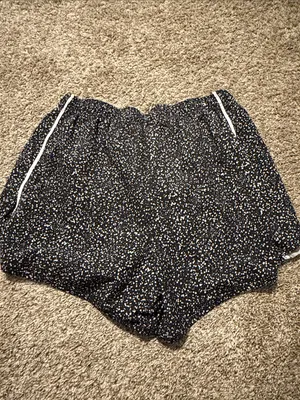 Xersion Women’s Black & White Mid Rise Activewear Shorts Large thumbnail 5