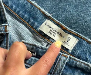 High-Rise Mom Abercrombie Jeans thumbnail 8