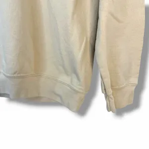 Gildan Taylor Swift Eras Tour LA Crewneck Sweatshirt Beige Long Sleeve Small thumbnail 3