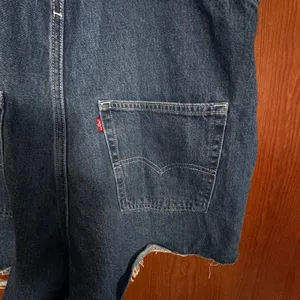 Levis Women's Medium Wash Denim Shortalls Distressed Raw Hem Romper Cut-offs Med thumbnail 8