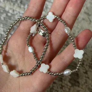 set of 2 silver beaded string bracelets white mother of pearl four leaf clovers thumbnail 2