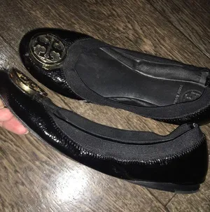 Tory Burch Women’s Size 9 Black Color with Gold Logo Caroline Ballet Flats thumbnail 7