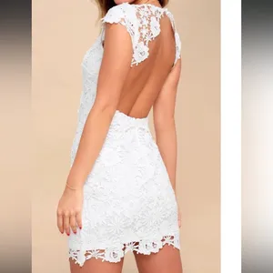 Lulu's White Floral Lace Backless Sheath Dress Size M NWT Classy, Feminine thumbnail 2