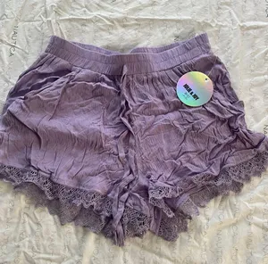 Women Shorts Size Medium Purple thumbnail 1