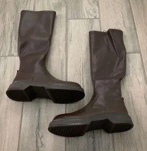 Brown flat boots Size 9 thumbnail 1