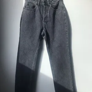 Everlane vintage inspired 90’s cheeky jean washed black size 24 cropped thumbnail 6