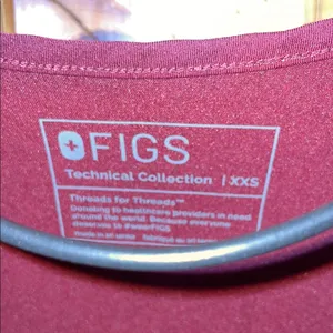 FIGS Set Stylish burgundy scrub with top and jogger pants nurse scrubs thumbnail 7