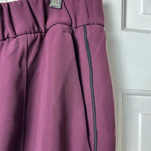 Lululemon On the Right Track Relaxed fit Pant Burgandy/ Wine size 10. thumbnail 4