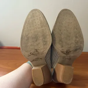 Dolce Vita Kenley Mule Beige Cream Perforated Suede Pointed Toe Heels‎ Shoes 8.5 thumbnail 9