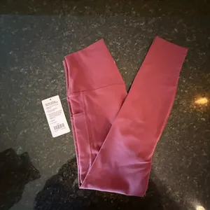 HeyNuts Essential Yoga 7/8 Leggings with Side Pockets thumbnail 3